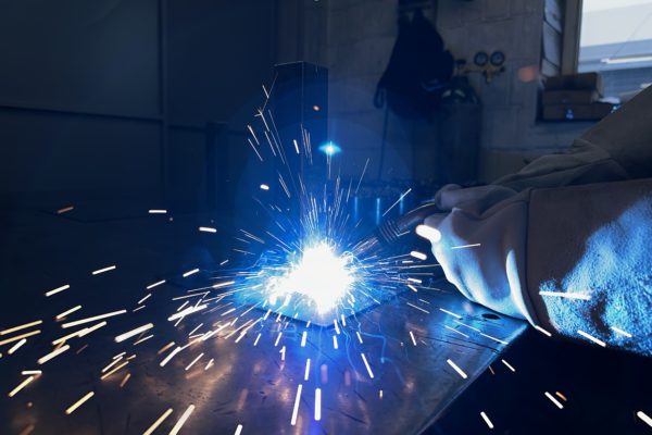 Spawanie TIG vs MIG/MAG — którą metodę wybrać do Twojego projektu
